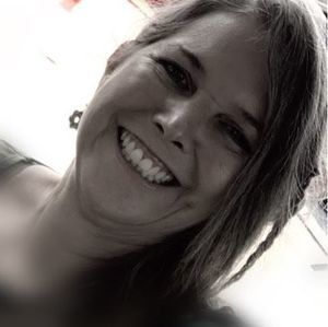 Meet your Posher, Lora